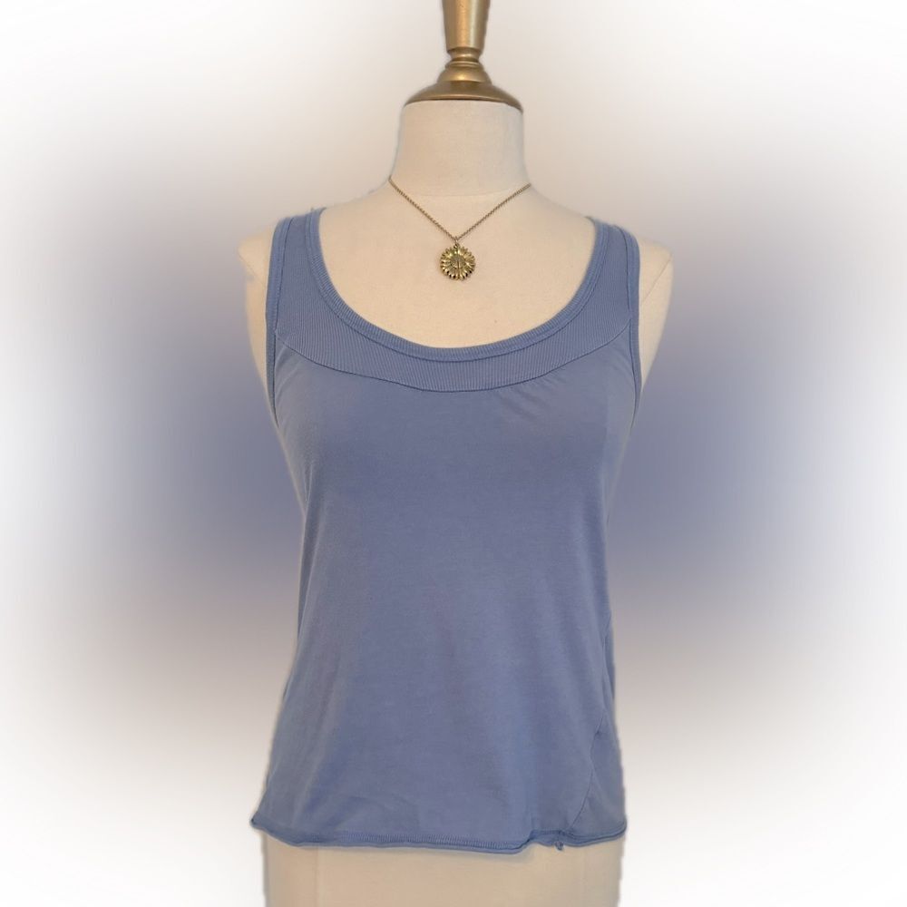 Soft & flowy blue Energie top!